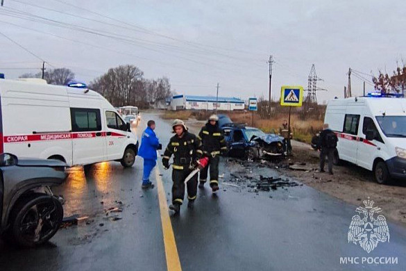 В Шуе при лобовом столкновении двух легковушек пострадали трое